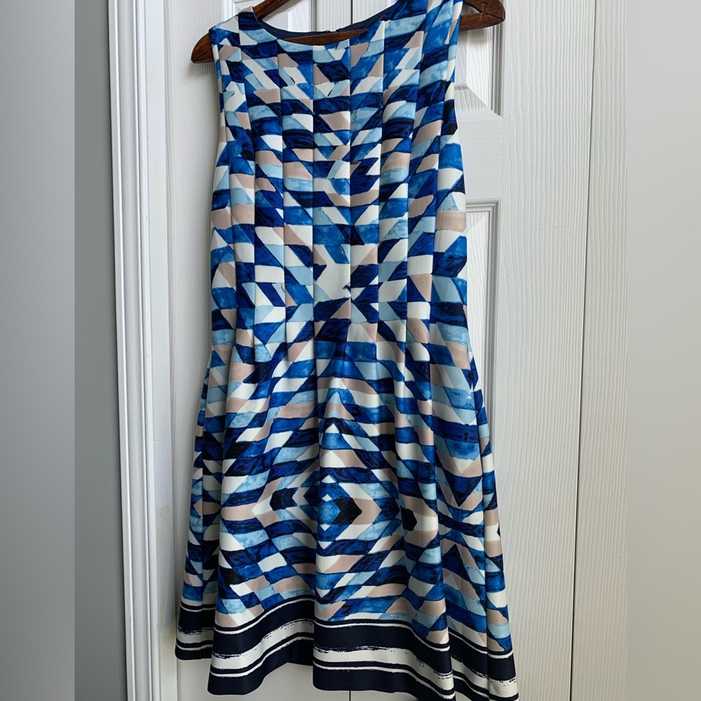 Gorgeous NWOT Vince Camuto Geometric Pattern Fit and Flare Dress (SZ 12)